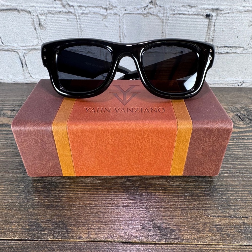 Yahn Vanziano Wren Sunglasses Black Good Square Frame Gold Logo With Case